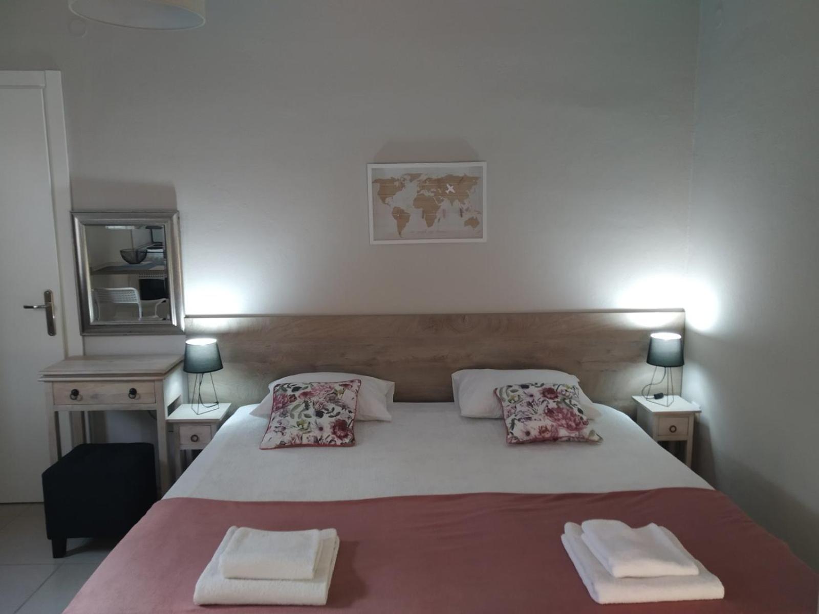 Trousas Apartments Roda  Luaran gambar