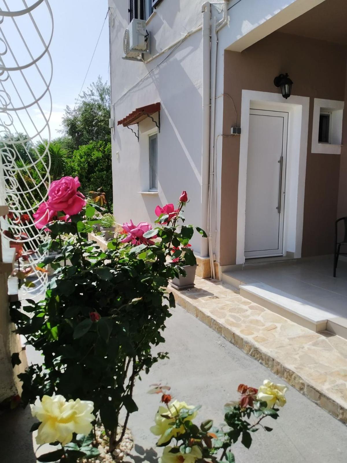 Trousas Apartments Roda  Luaran gambar
