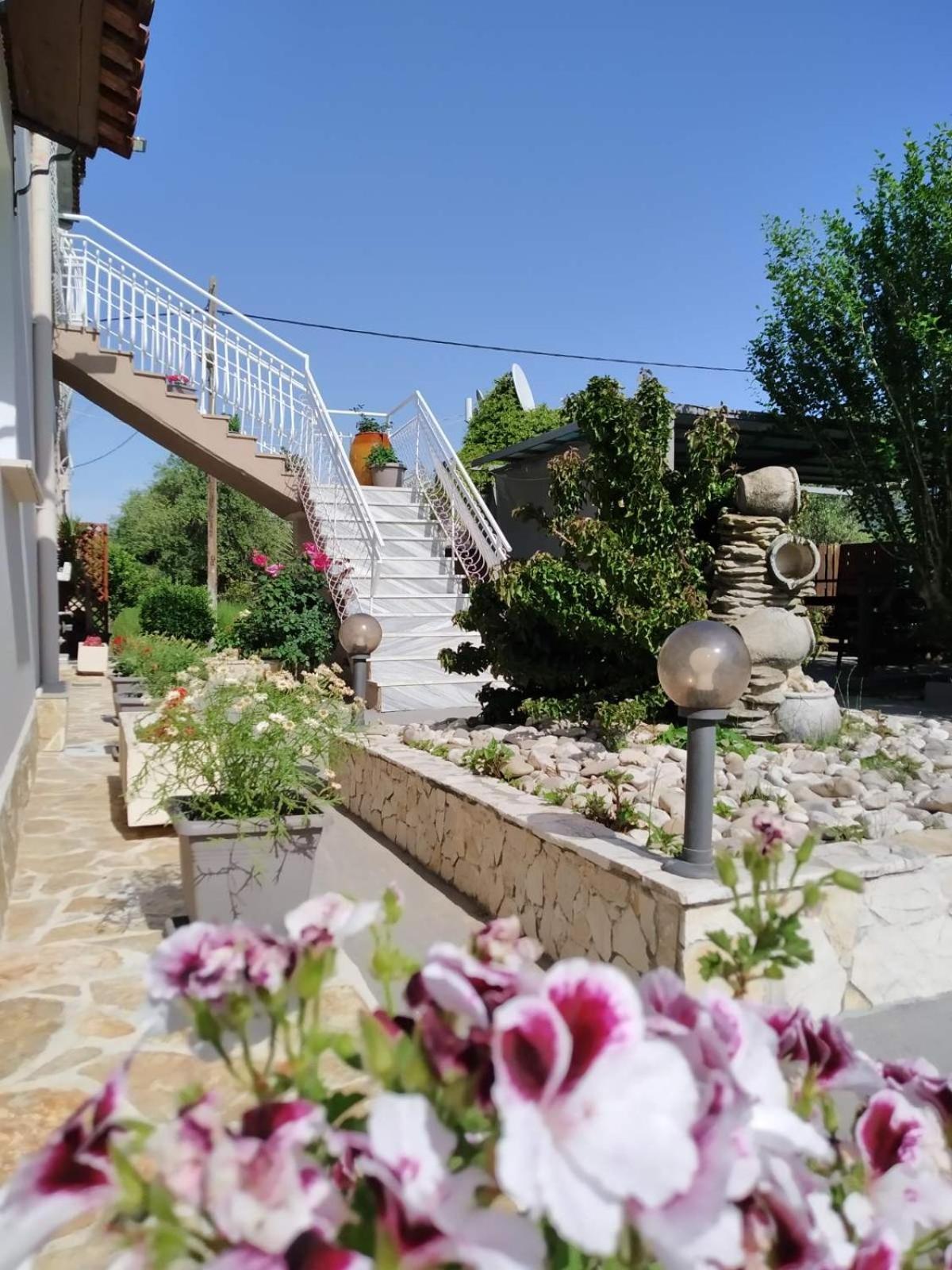 Trousas Apartments Roda  Luaran gambar
